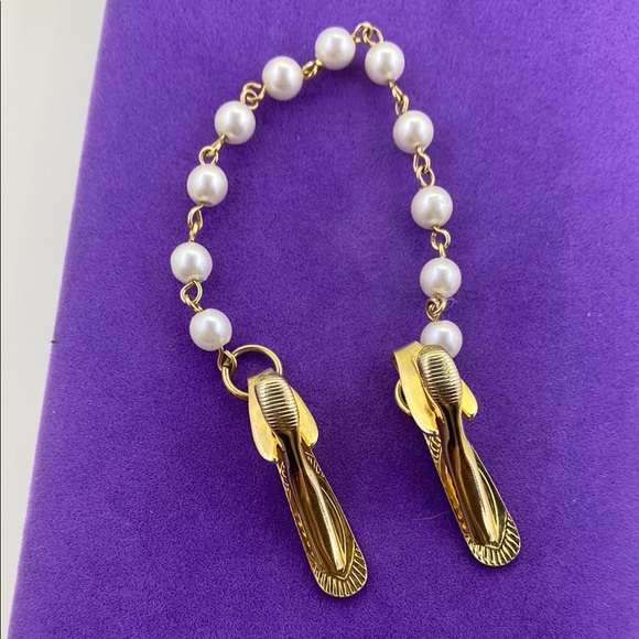💛 Vintage Gold and Pearl Chain Sweater Clip - Picture 2 of 3